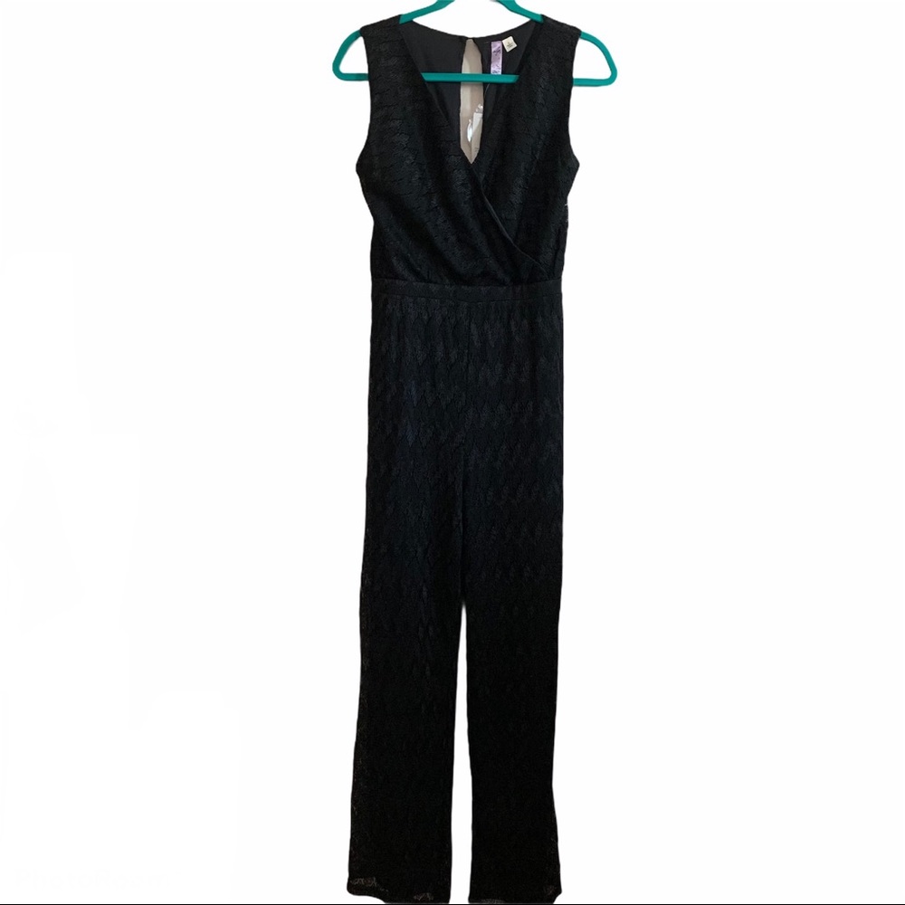 Francesca’s Sleeveless Lace Romper